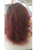 カラーアトリエ イロドリ(彩)&nbsp;ラフな質感でつくるクセ毛風ロング