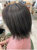 グレージュ×外はねミディ