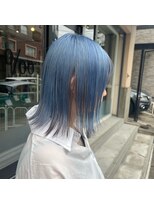 パーミル ヨコハマ(permille Yokohama)&nbsp;水色カラー×外ハネbobブリーチカラーインナーカラー