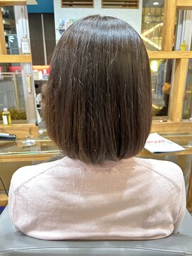 スタジオ アルファプラス 日暮里店(studio α+) ステップボーンカットカットボブショートハイライト白髪ぼかし