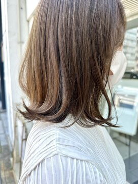 インビテーション(invitation) 柔らかベージュ・ミディアム・アプリエカラー