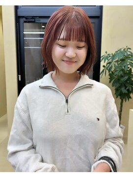 スニュウ(snuw) 切りっぱなしボブ小顔カットグレージュチェリーレッド