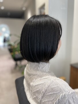 ネネン 久喜(Nennen) まとまる艶ボブ