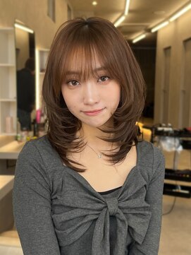 オムニス 表参道(Omnis) ザクザクレイヤーミディアムハッシュカット韓国小顔表参道くびれ