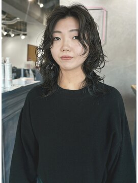 クイン(qin) ミディアムウルフニュアンススパイラルパーマ