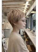 ミルクティーベージュの小顔ベリーショート