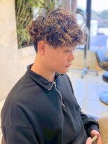 ダブルアール(RR MEN'S SALON)&nbsp;MEN’S/リバースセンターパート/ニュアンスパーマ/由比ヶ浜