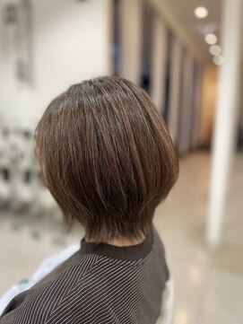 デフィ アオヤマ(defi AOYAMA) 大人美シルエットショート×艶ベージュブラウン