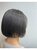 透け感オリーブ × 切りっぱなしボブ