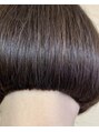ジギィー(Ziggy) 首に沿ったラインをキレイに見せるBobになります。