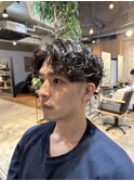 外国人風スパイラルカーリーパーマのセンターパート 3 【影山】