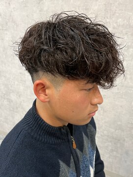 エルマーク 京都河原町(L-MARK) スペインカールスパイラルパーマツイストパーマフェード短髪