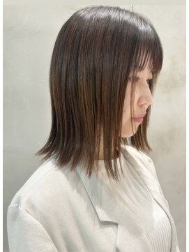 アルティファータ(artifata) 切りっぱなしボブ オリーブベージュ