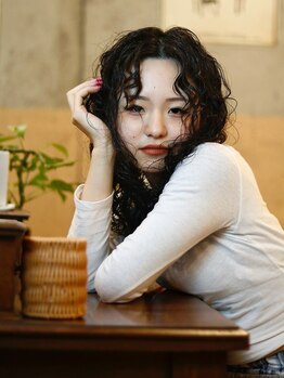 ビューティアンドトリップ クイーンズグッドプラン(Beauty&Trip QUEENS Good Plan)の写真/毎日のお手入れもラクチンになる。再現性の高い、トレンドのゆるふわパーマで新しい自分にイメージチェンジ