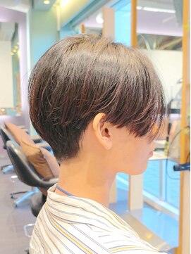 トリコ ショップアンドヘアサロン(tricot shop hair salon) 刈り上げハンサムショート×骨格美人　フクザワ