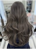 グレージュ　ブリーチなし　レイヤーカット　海外風