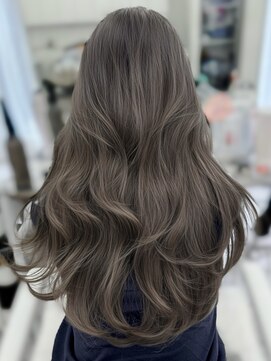 アマトウキョウスマートサロン(AMA TOKYO×Smart Salon) グレージュ　ブリーチなし　レイヤーカット　海外風
