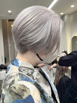 ソル ジングウマエ(SOL JINGUMAE) インナーカラーミルクティーベージュシルバーイヤリングカラー