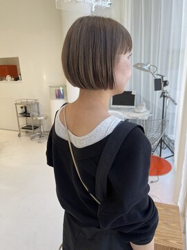 ハイブ 金沢(Hive) ブリーチハイトーンミルクティベージュ透明感ベージュミニボブ