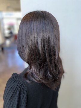 アヤ Aya 【白髪染め】秋色艶髪カラー。ふんわりミディアムヘア