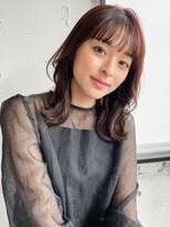 くびれミディアムワンカール美髪メルティカラー似合わせカット