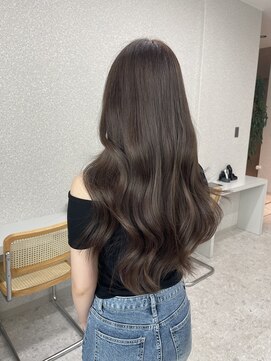 リリー(Lilley) くすみベージュ×姫カットレイヤー×韓国風巻き【ayana】