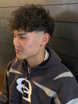 ディスイズバーバーセカンド(THIS IS BARBER 2nd) スパイラルパーマ　マッシュ　フェードカット　刈り上げ