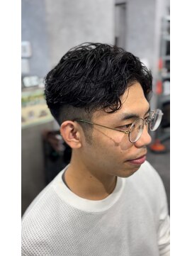 クロムトウキョウ ザ バーバー ネオン 新宿店(CHROM TOKYO the Barber ne/on) スパイラルパーマ/アップバング/ビジネスマン