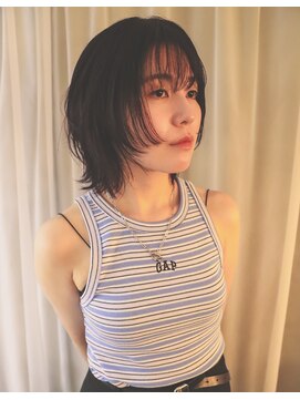 ニイ(nii.) クセを生かしたウルフヘア