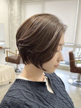 アオゾラヘアーカミノウラ(AOZORA HAIR kaminoura) ショートボブ レイヤー ミルクティーベージュ スタイルング簡単