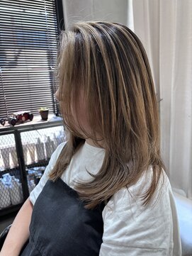 キャリー(Caly) ブリーチ/韓国風/髪質改善/縮毛矯正/レイヤー/バレイヤージュ