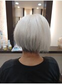大人女子白髪活かすボブ