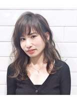 アンドシー(and.C)&nbsp;チュールを重ねたような柔らかなカールで女性らしさを強調