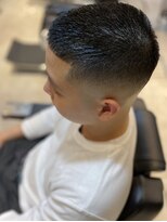 フランクスバーバー アンド ビアークラブ(FRANK'S BARBER and BEER CLUB)&nbsp;ショートレイヤーかき上げスキンフェードバズコンマヘア
