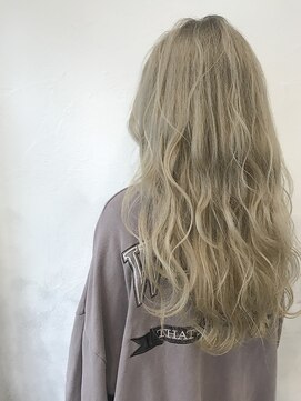 オーストヘアー ミコ(Aust hair Mico) 外国人風　ホワイトカラー