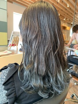 エスト ヘアー ルーナ 本八幡店(est hair Luna) 裾グラデーション×シルバーアッシュ