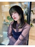 レイヤーミディアム_ウルフヘア_伸ばしかけ前髪_ベージュ