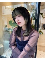 ヒュージ 三軒茶屋(huge)&nbsp;レイヤーミディアム_ウルフヘア_伸ばしかけ前髪_ベージュ