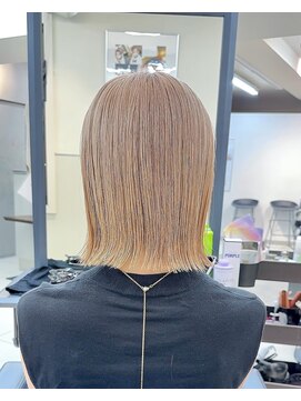 ヴェイン 渋谷(vain) ホワイトベージュ/切りっぱなし/結べるボブ/ブリーチ2回