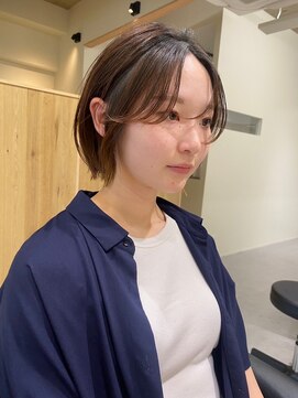 フイ(HUI) 20代30代ナチュラル小顔艶感ショートボブ