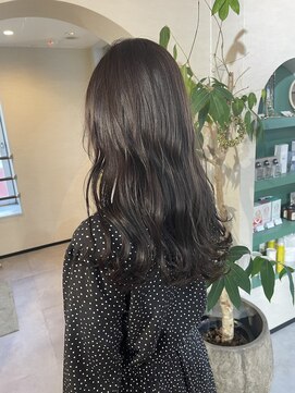 ユヌ(Une) グレージュ ロング 艶髪