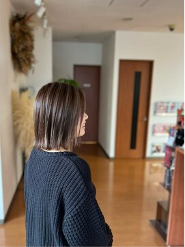 スタジオフィット(STUDIO FITTO) ・ハイライトカラーグレージュボブ・