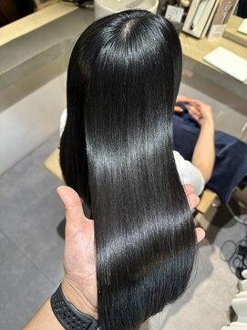 リラエ(Lyrae) 縮毛矯正/髪質改善/美髪カラー/トリートメント【大阪/西梅田】