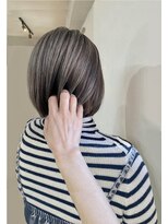 コニーズヘアサロン(Connie's Hair Salon)&nbsp;ベースに溶けこむ細かめハイライト