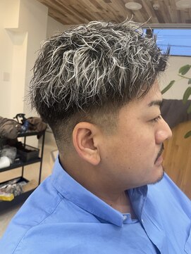 イロ 成田(iLo) ツイストスパイラル＋メンズハイライト