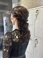 リアン 綱島(Lien) 低めハーフアップ/ヘアアレンジ/コテ巻き/パーティーヘア