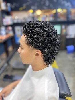 リーズナブルな価格×スピーディーな施術×ハイクオリティな技術が人気の秘密！仕上がりや翌日の再現性も◎