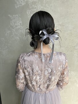 kotona【コトナ】 シニヨンツインお団子結婚式お呼ばれヘアセットアップスタイル