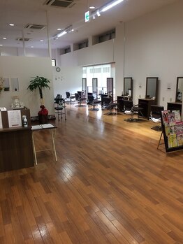 白髪が気になる方も“ラポールヘア　イオンSC十和田店”のグレイカラーでヘアカラーをもっと楽しめる♪