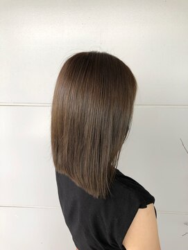 ヘアアンドメイク ムーア(Muuua) マロングレージュと切りっぱなしヘア